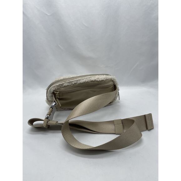 Lulu Everywhere Women's Belt Bag - Tan Fleece Sherpa - Picture 5 of 11